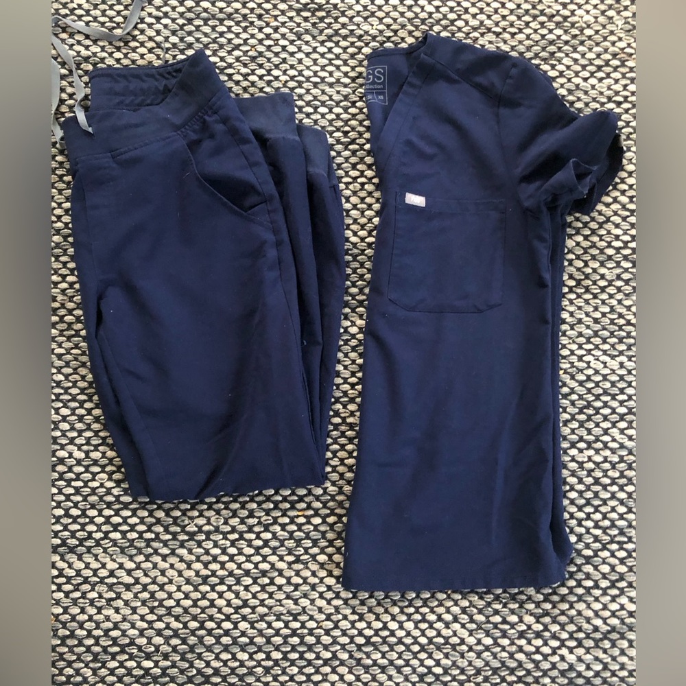 FIGS NAVY SCRUB SET